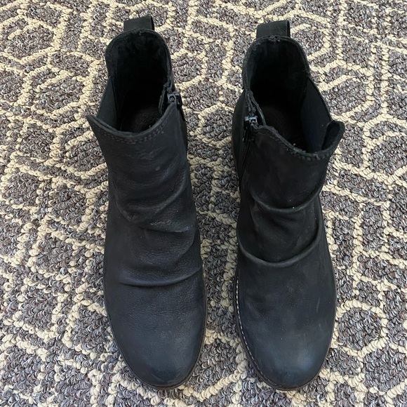 Cute little black Suede boot - Picture 2 of 6